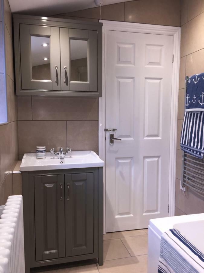 Browns Holiday Cottage 法利 外观 照片